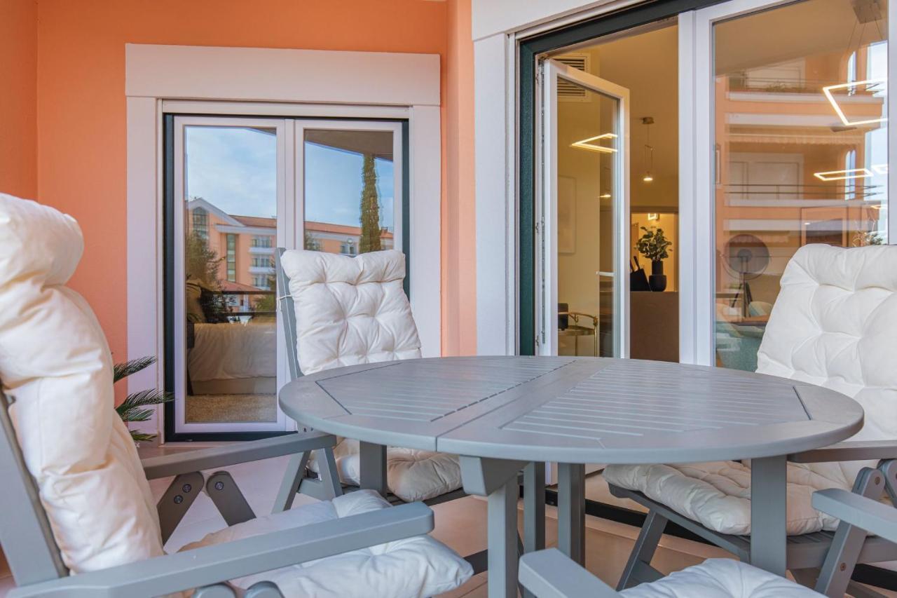 Deluxe 2Bdr Apartment In Carcavelos By Lovelystay エクステリア 写真