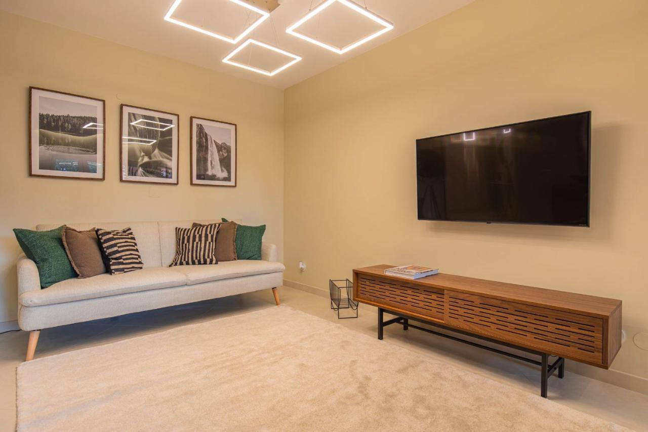 Deluxe 2Bdr Apartment In Carcavelos By Lovelystay エクステリア 写真
