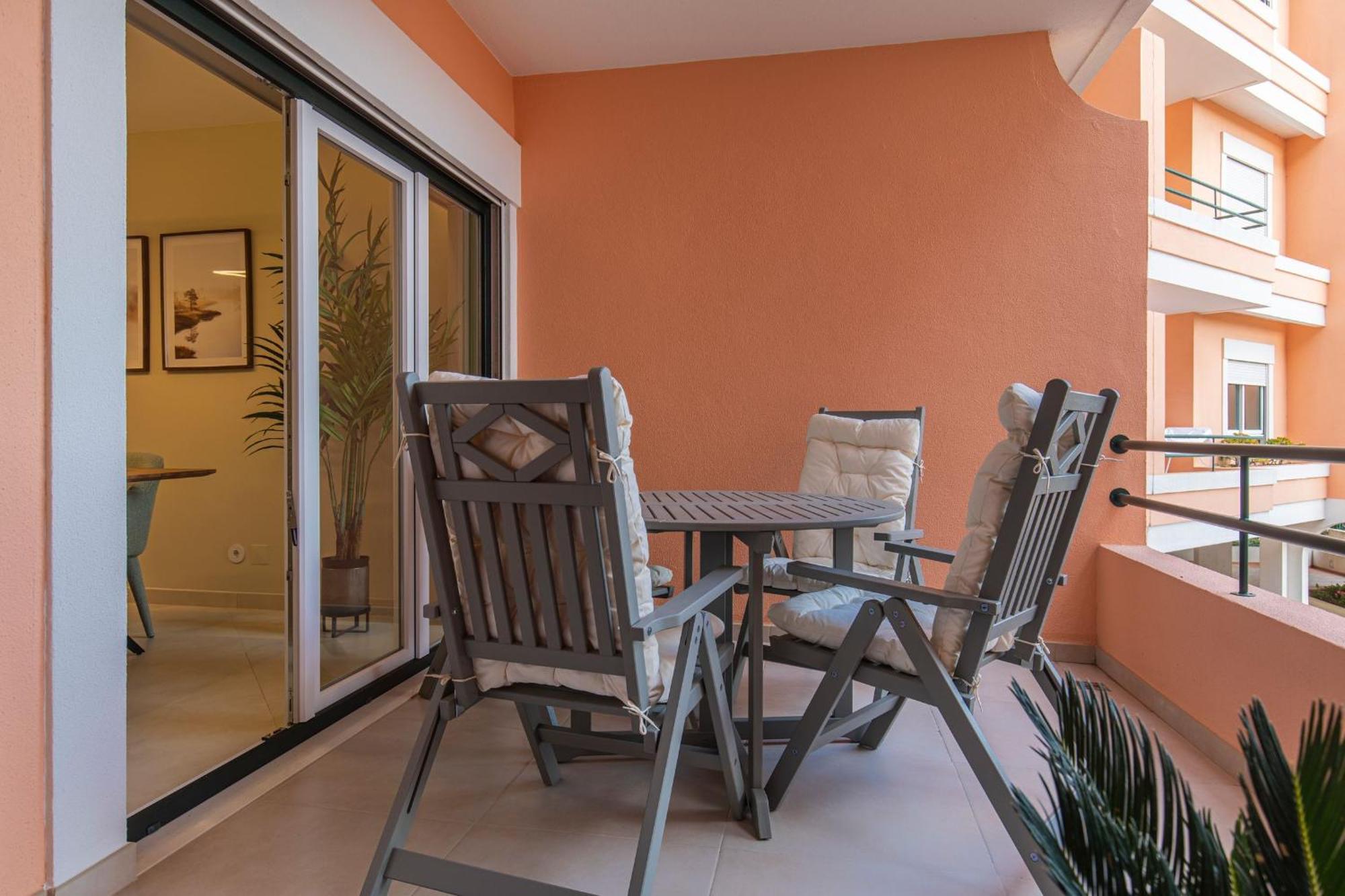 Deluxe 2Bdr Apartment In Carcavelos By Lovelystay エクステリア 写真